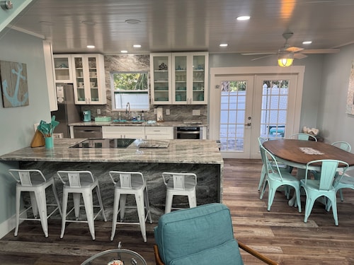 Luxury 3BR Townhouse Walk to Beach • Pet-Friendly • Boat Parking • Sleeps 10