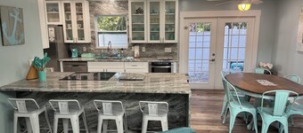 Luxury 3BR Townhouse Walk to Beach • Pet-Friendly • Boat Parking • Sleeps 10