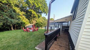 A wooden deck leading to a house with a covered patio area. - Renovated Ravine Cottage | Walk to Beach | Sleeps 8 | A/C, BBQ, & Firepit (Port Stanley)
