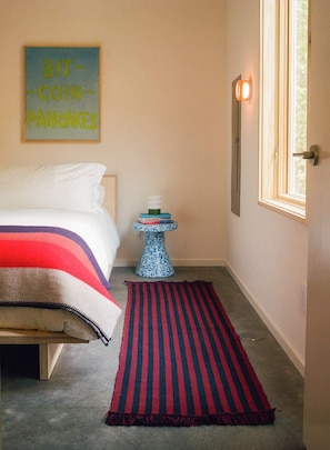 3 habitaciones, tabla de planchar con plancha, wifi y ropa de cama