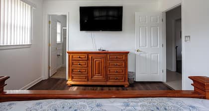 Charming 3-Bedroom Home with Private In-Ground Pool Oasis in Hampton, VA
