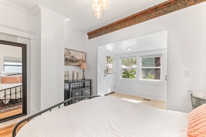 4 bedrooms, iron/ironing board, free WiFi, bed sheets
