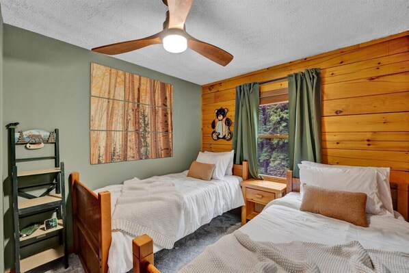 4 bedrooms, desk, iron/ironing board, travel cot