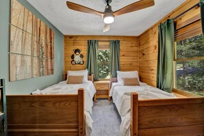 4 bedrooms, desk, iron/ironing board, travel cot