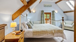 2 bedrooms, iron/ironing board, travel cot, free WiFi