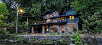 On the River/Walk to Downtown/Hot Tub/Memory Maker