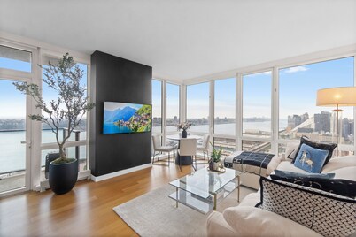 NYC DREAM APARTMENT!! Huge Corner Luxury Suite - best location by Times Sq