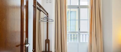 2 chambres, fer et planche Ă repasser, Wi-Fi gratuit, draps fournis