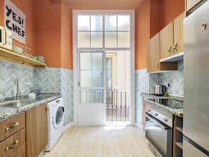 Fridge, microwave, oven, coffee/tea maker