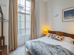 2 bedrooms, iron/ironing board, free WiFi, bed sheets