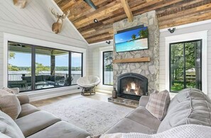 Televisor i llar de foc 