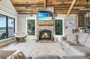 TV, fireplace