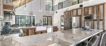 Secluded Luxury Lake House on Lake D'arbonne: Firepit, Kayaks & More