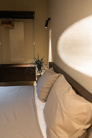 1 habitación, tabla de planchar con plancha, wifi gratis y ropa de cama