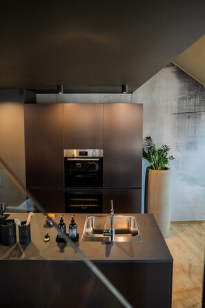 Kühlschrank, Ofen, Geschirrspüler, Wasserkocher