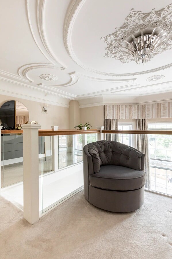 Lobby - Magnificent 2 Bed Grand Belgravia Apartment Overlooking Buckingham Palace (London)