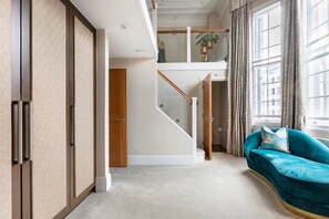 Interior - Magnificent 2 Bed Grand Belgravia Apartment Overlooking Buckingham Palace (London)