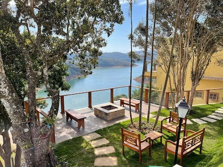 Property grounds. Beautiful farm in Igarata right on the dam.