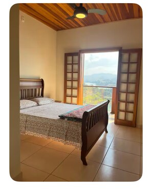 9 bedrooms, free WiFi, bed sheets