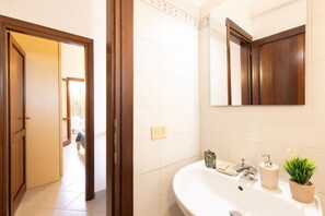 ヘアドライヤー、タオル