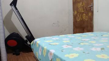 1 habitación, wifi y ropa de cama
