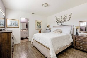 5 slaapkamers, een strijkplank/strijkijzer, wifi, beddengoed