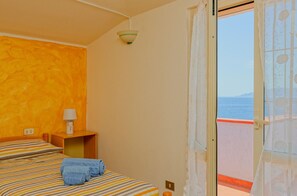 3 bedrooms, bed sheets