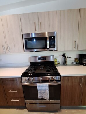 Microwave, oven, dishwasher, coffee/tea maker