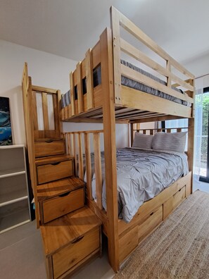 3 bedrooms, desk, free WiFi, bed sheets