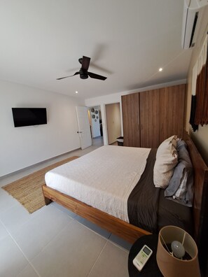 3 habitaciones, escritorio, wifi gratis y ropa de cama