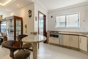 Basic Apartment | Private kitchen