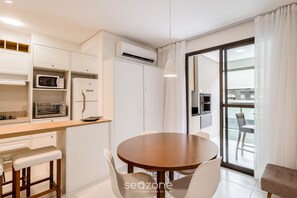 Appartement | Cuisine privée | Batterie de cuisine, vaisselle et ustensiles