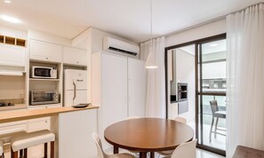 Basic Apartment | Private kitchen | Cookware/dishes/utensils