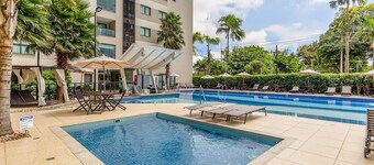 Modern apt With Pool Near the Beach Avr0203