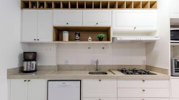 Cookware/dishes/utensils