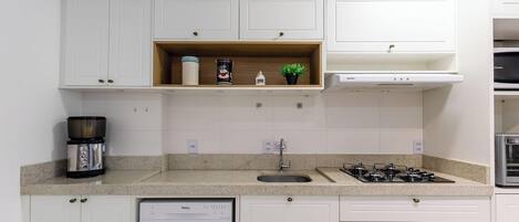 Cookware/dishes/utensils
