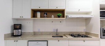 Modern apt With Pool Near the Beach Avr0203