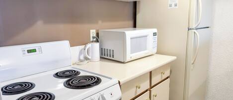 電子レンジ、調理器具と食器