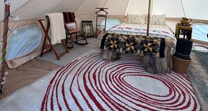 Glamping Bell Tent with Amazing Views of Cascades, Salish Sea & Mt Rainier