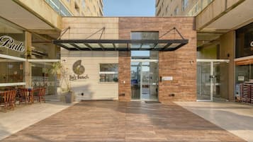 Basic Apartment | Exterior detail
