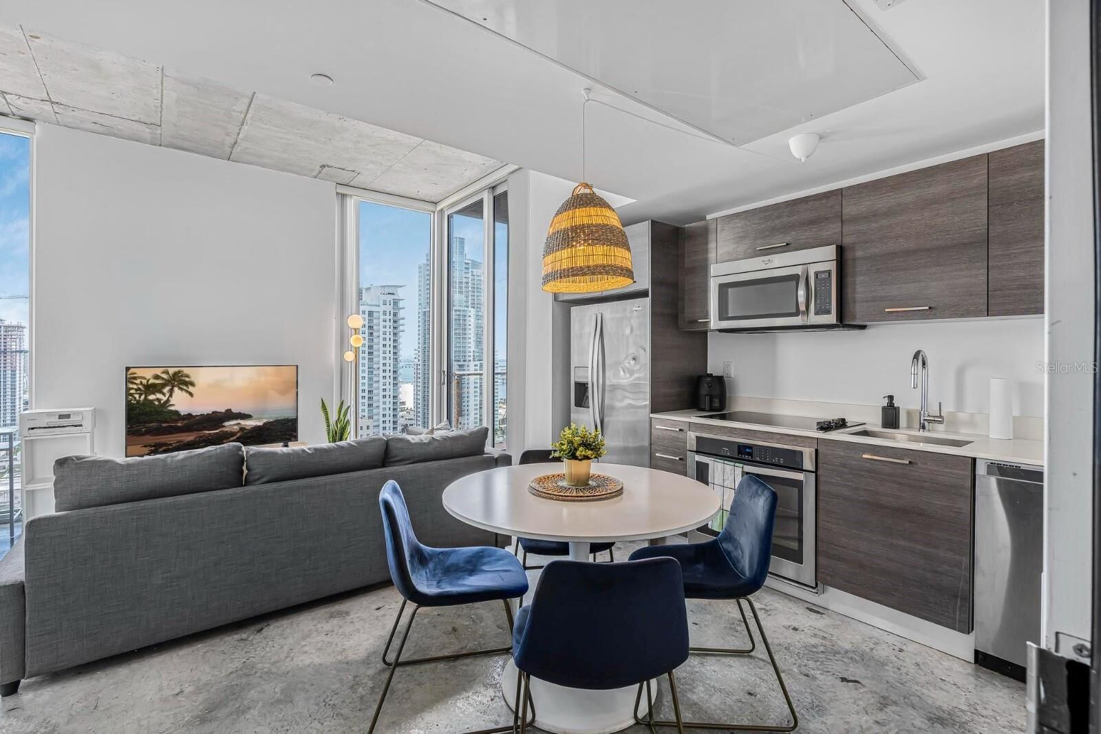 Microondas, horno, parrilla de estufa y lavavajillas 