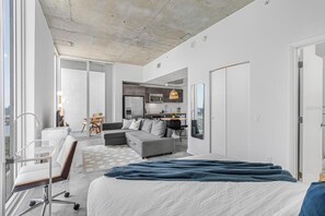 1 dormitorio, tabla de planchar con plancha, wifi y ropa de cama