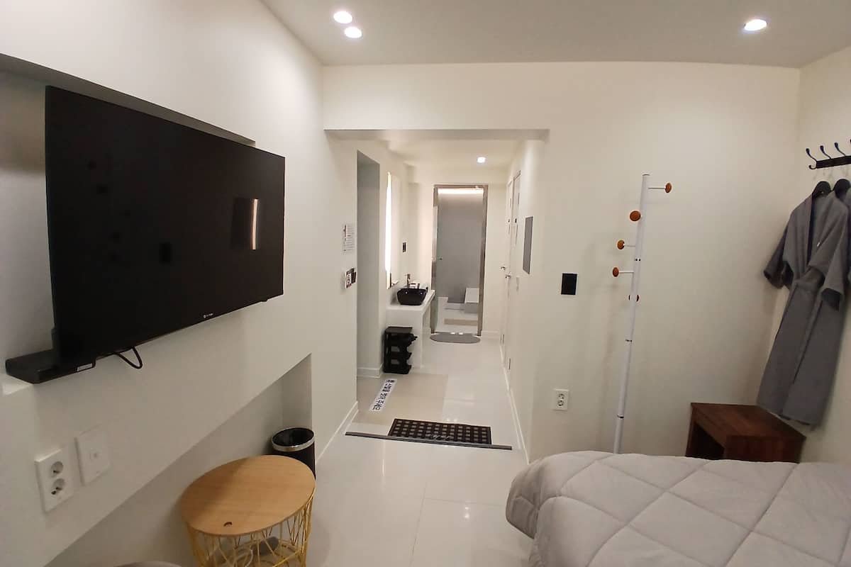 Deluxe Steaming Spa Room, City View | Truy cập Internet không dây miễn phí