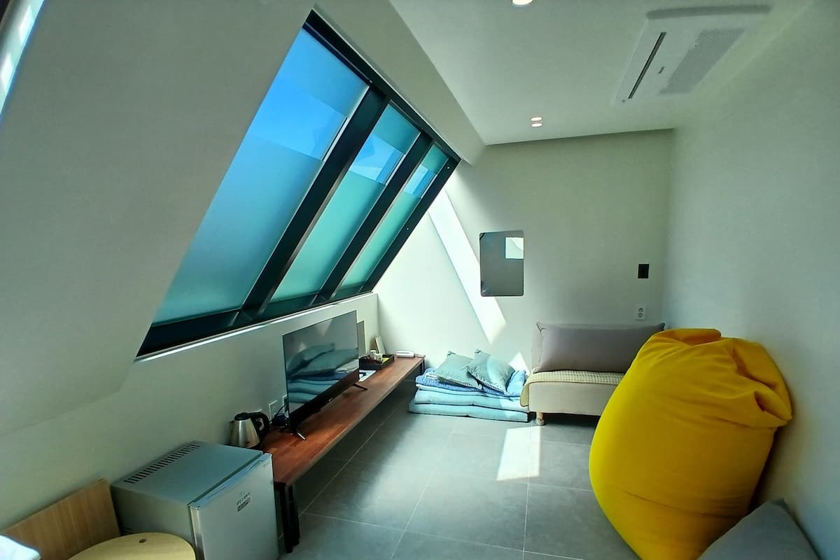 Family Special Spa Room, City View | Khu phòng khách