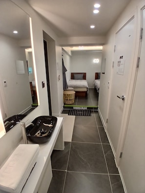 Deluxe Twin Steaming Spa Room | Área de sala de estar