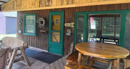 Drummond Island Hotel & Vacation Homes - Ole Woodsy Nook