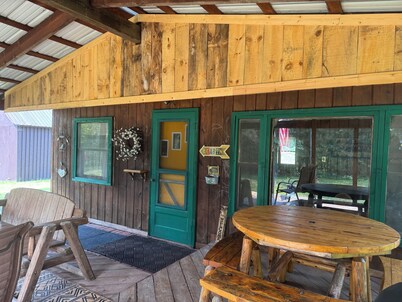 Drummond Island Hotel & Vacation Homes - Ole Woodsy Nook