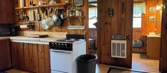 Drummond Island Hotel & Vacation Homes - Ole Woodsy Nook