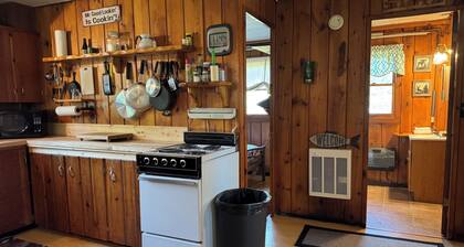 Drummond Island Hotel & Vacation Homes - Ole Woodsy Nook