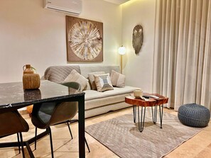 Standard Apartment, 1 Double Bed with Sofa bed, Garden View | Living area